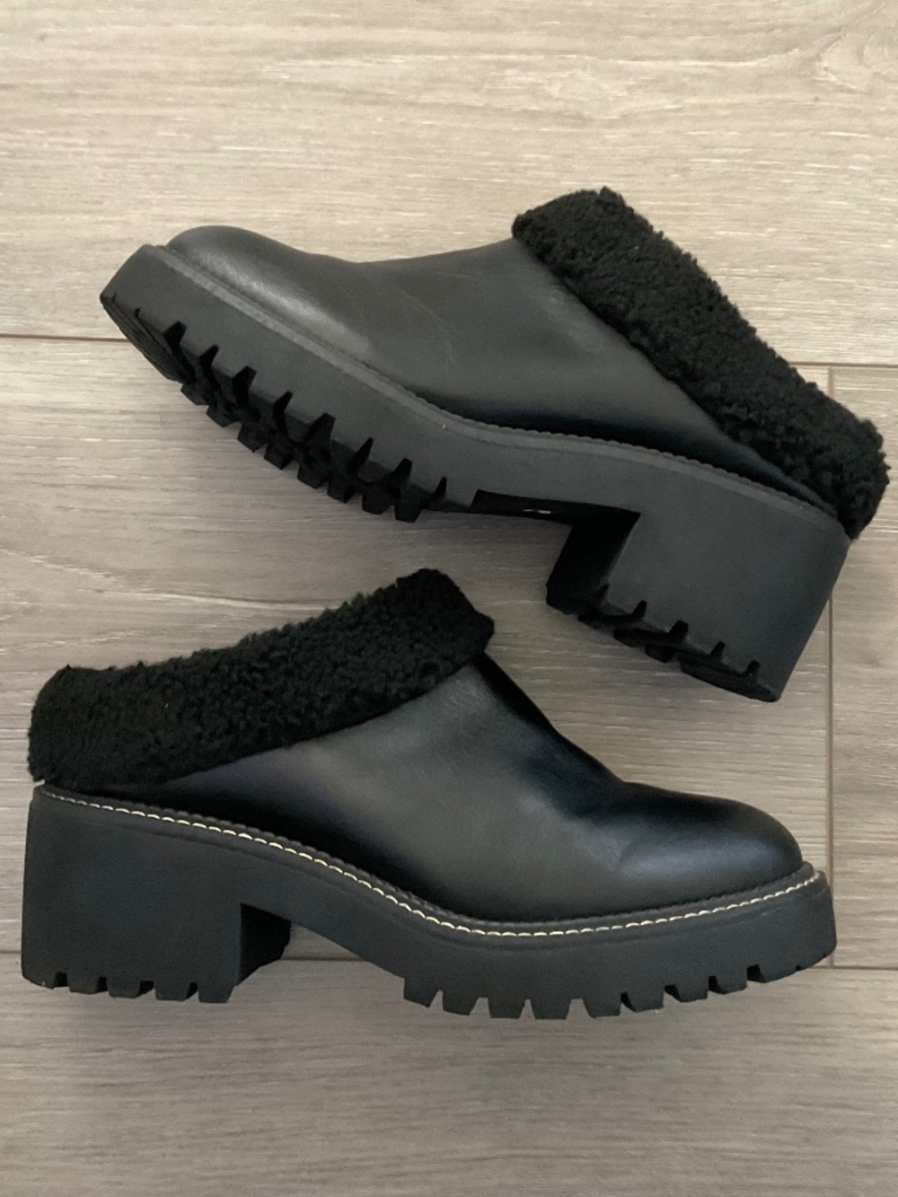 CASLON Clog Lug Sole Shearling Cuff in Black Leather Size 8.5